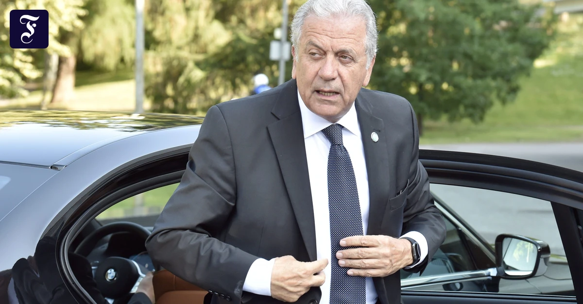 Wegen Qatargate-Affäre: Belgien stellt Haftbefehl gegen früheren EU-Kommissar Avramopoulos aus