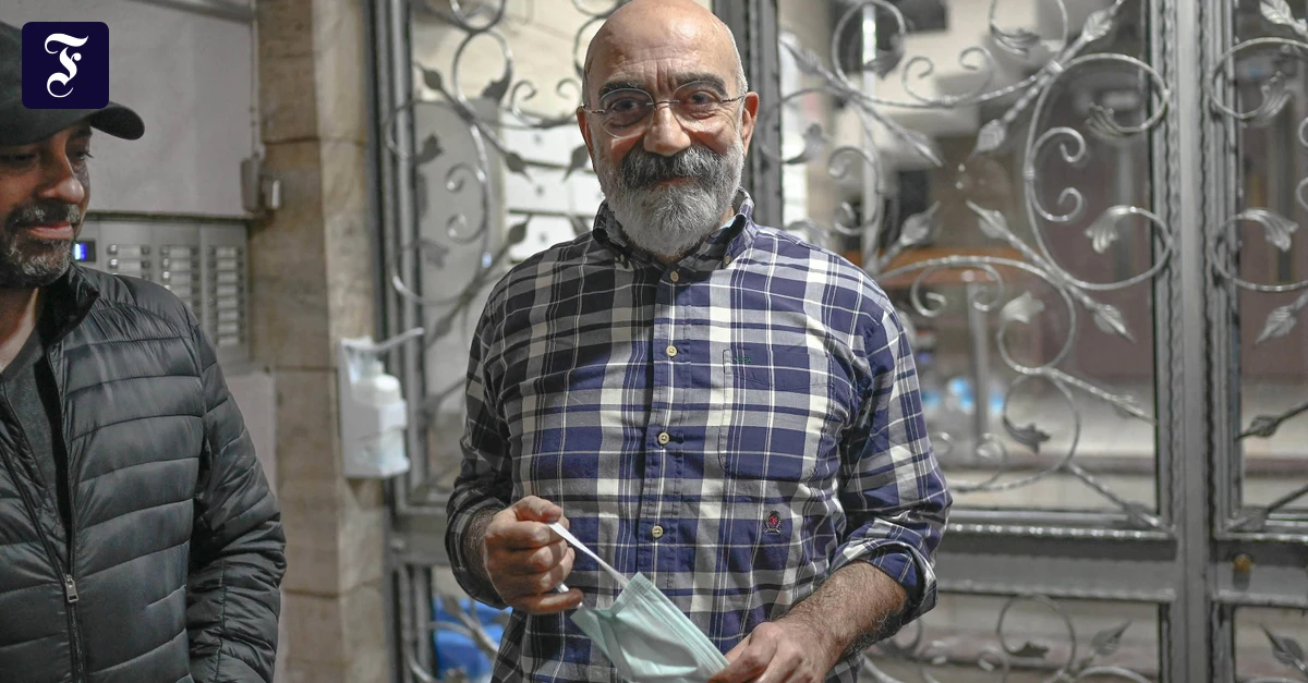 Turkish journalist Ahmet Altan released from custody