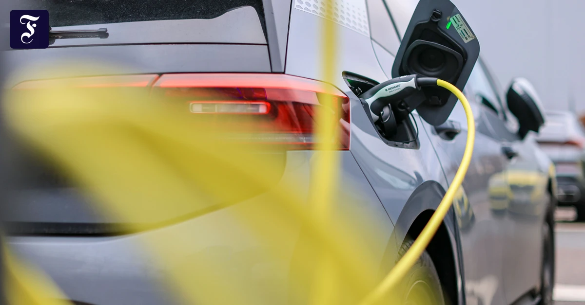 Neuzulassungen im Juli: Fast jedes dritte neue Auto fährt mit Strom