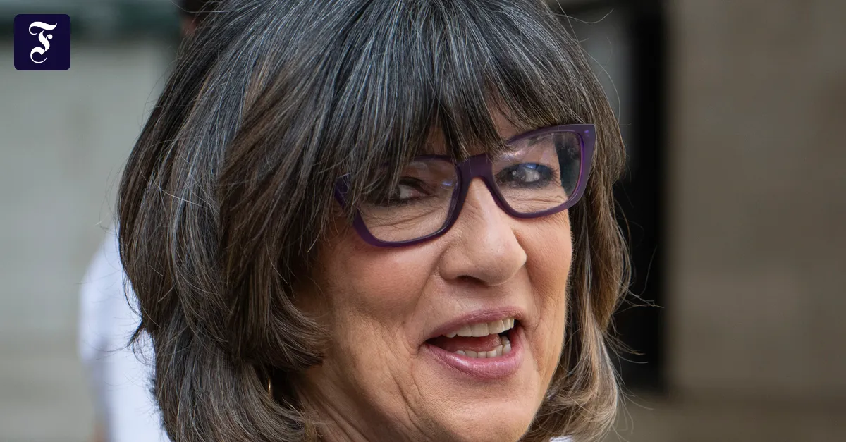 After 43 years, star reporter Christiane Amanpour leaves CNN