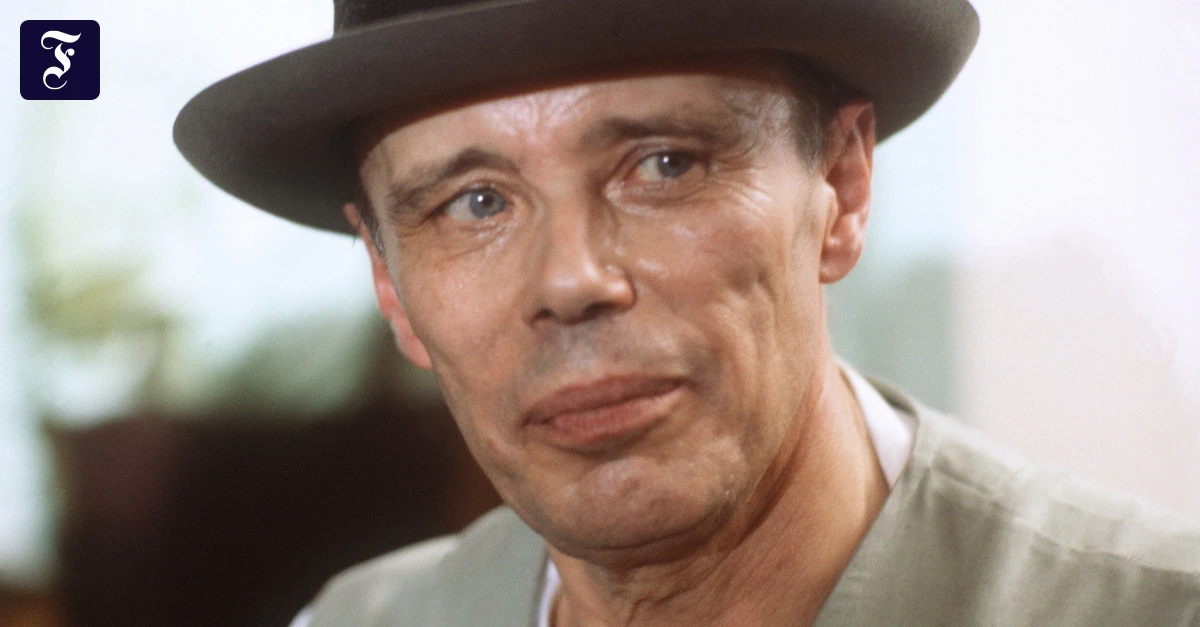 Joseph-Beuys-Mit-Fett-und-Filz-ein-Fest-feiern