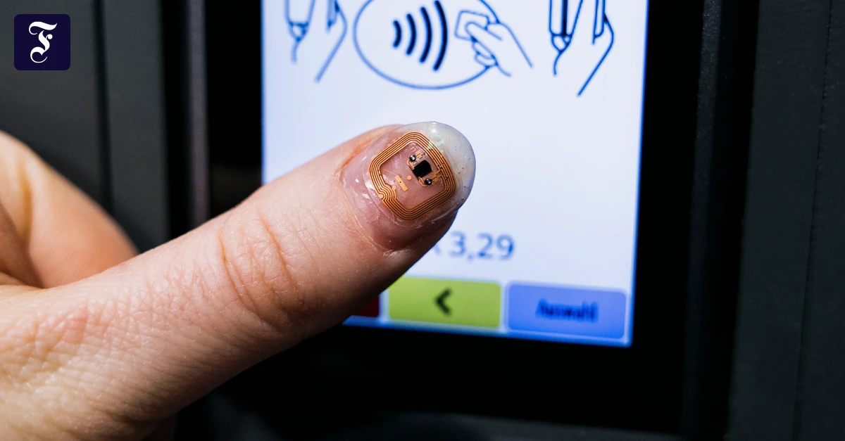 Bezahlen mit dem Fingernagel: Was kann der Smart-Chip?