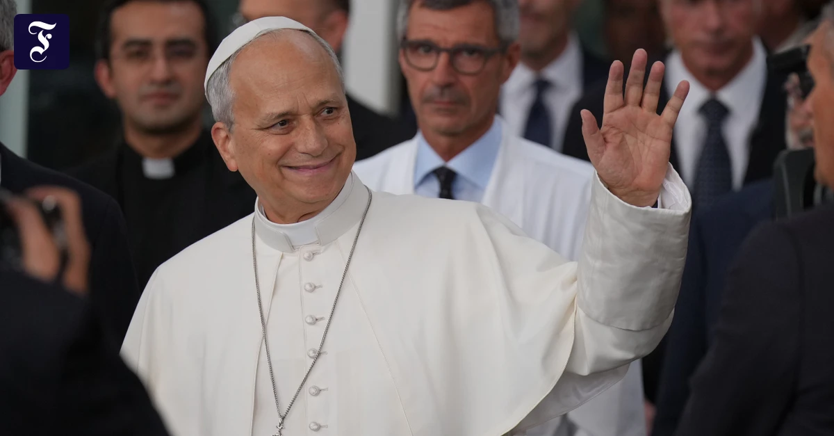 Papst Leo XIV. nach Lungen-Operation entlassen