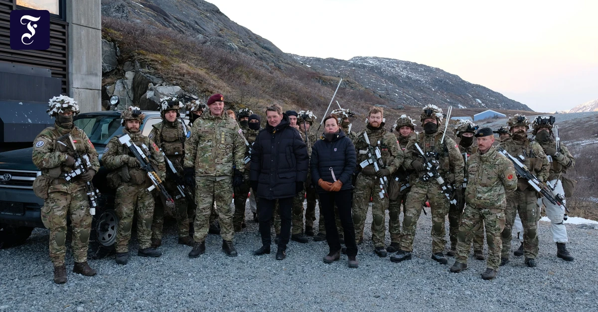 D-nische-Soldaten-auf-Gr-nland-Mit-Platzpatronen-im-Eis