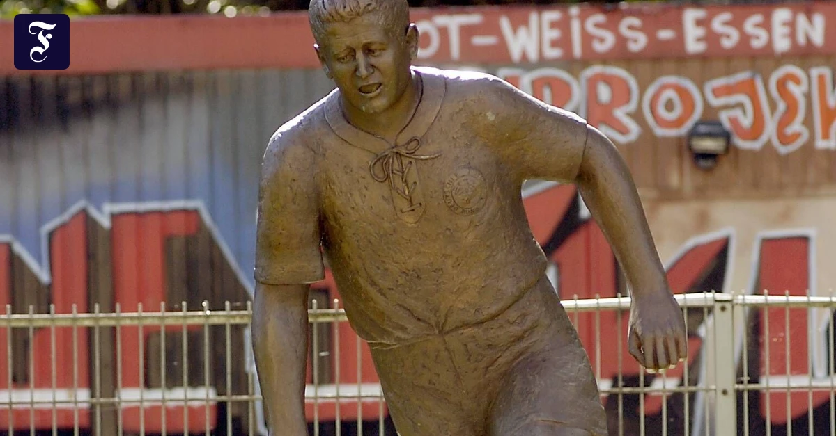 Helmut Rahn: The 1954 World Cup Hero Returns as a Statue of Pride for Rot-Weiss Essen