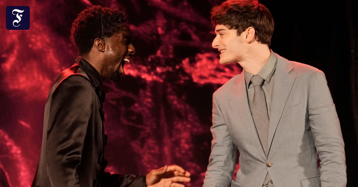 Noah-Schnapp-Wir-werden-immer-durch-unsere-Stranger-Things-Kindheit-verbunden-bleiben-