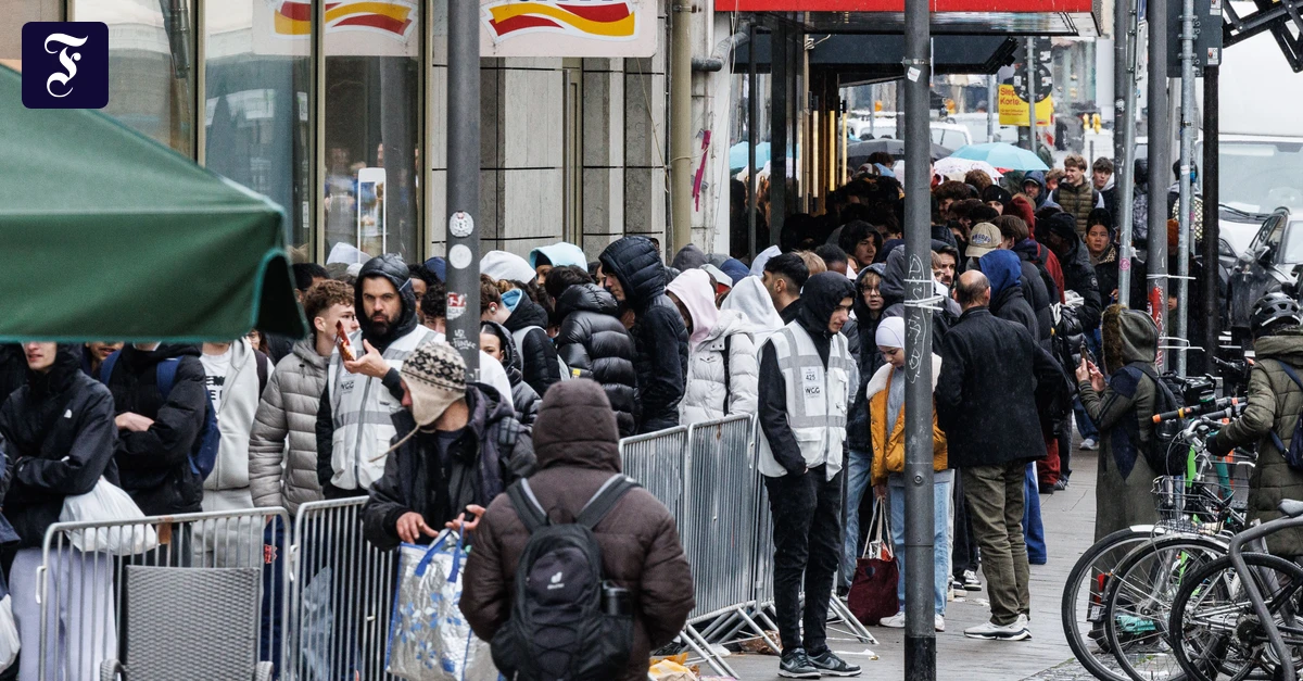 tauschaktion von 6pm: Zwölf Stunden in der Schlange für eine neue Jogginghose