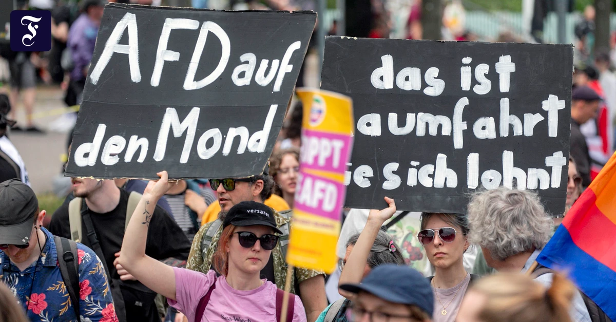 Protest against the abolition of compulsory schooling is legitimate