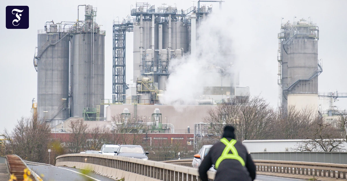 Business-Ticker: Evonik hält an Abbau von 3200 Stellen fest
