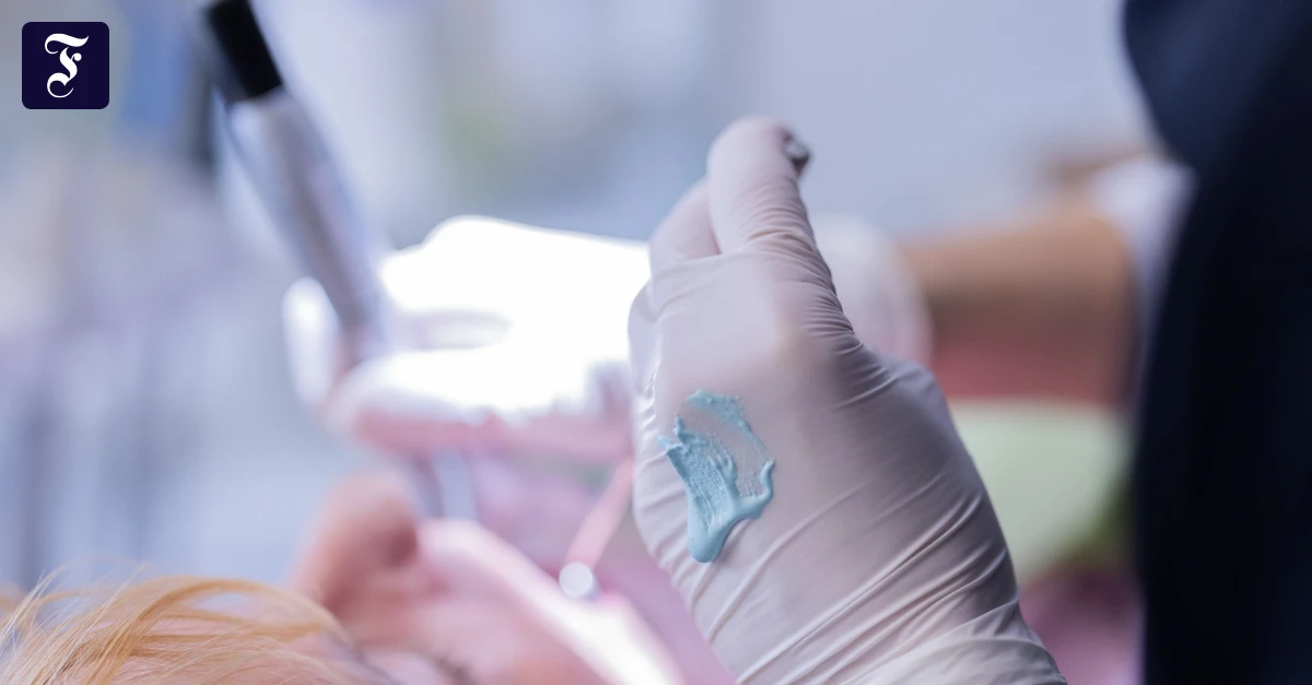 Government: No plans to privatize dentists