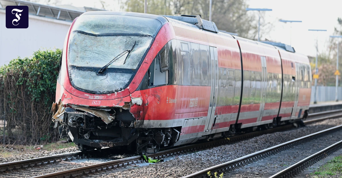 In der Südpfalz: Zug stößt mit Transporter zusammen – mehrere Verletzte