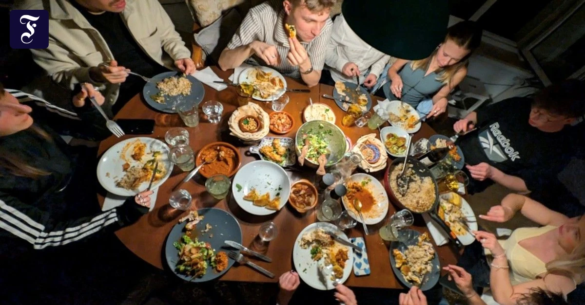 Kolumne-Uni-live-Vier-Rezepte-f-r-wenig-Platz-wenig-Geld-und-viele-Leute