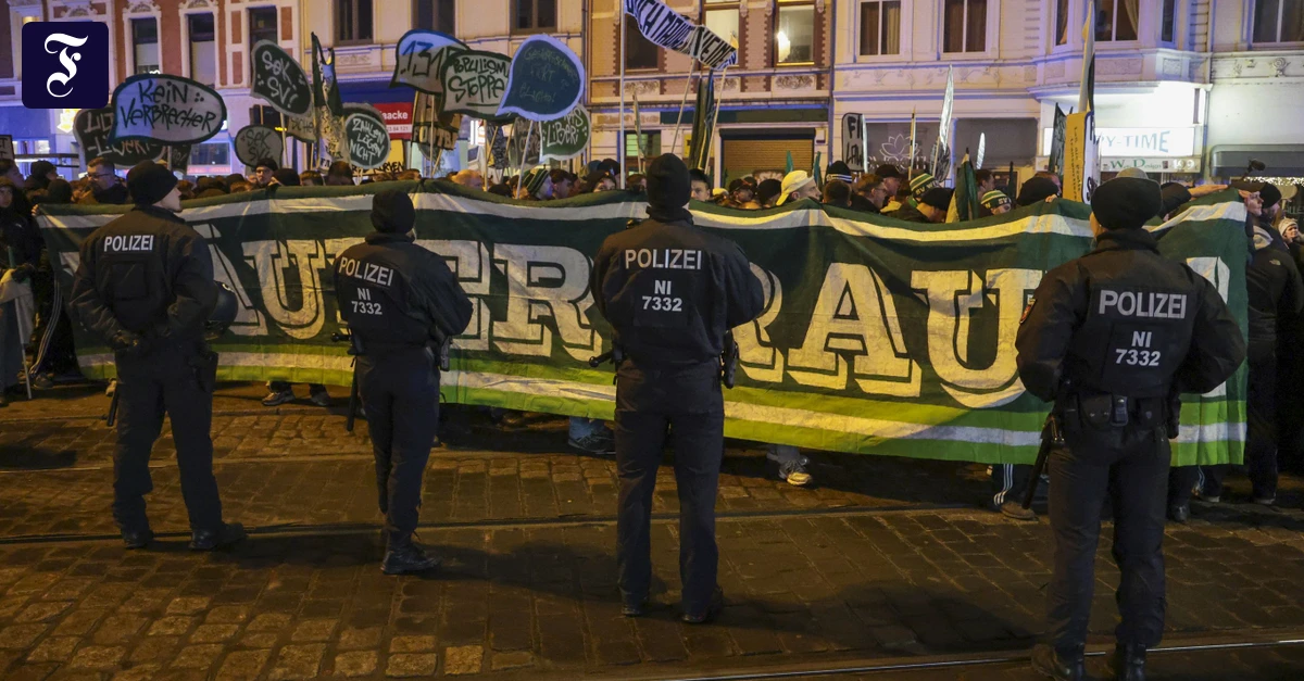 Sicherheit in Fußballstadien: Eingeknickt vor den Fans