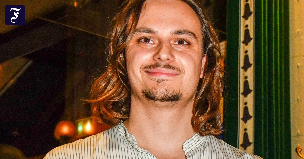 Ο Βίκτορ Μαλζάκ είναι μια νεαρή ποιητική ελπίδα στη Γαλλία