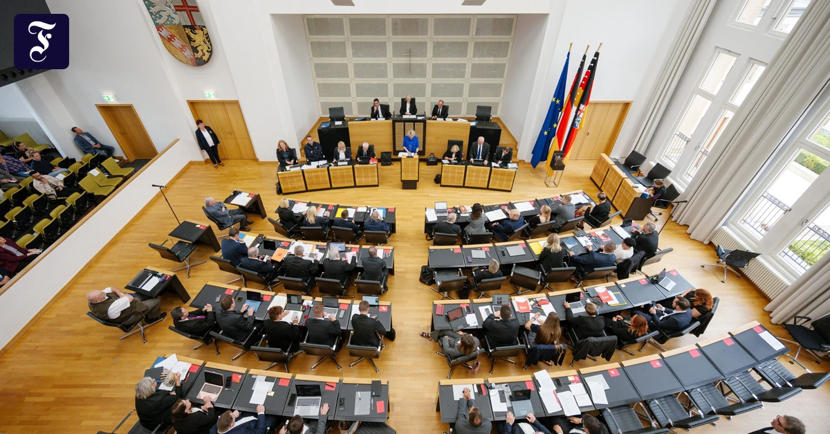 AfD stimmt dagegen: Saarland baut Gottesbezug in die Verfassung ein