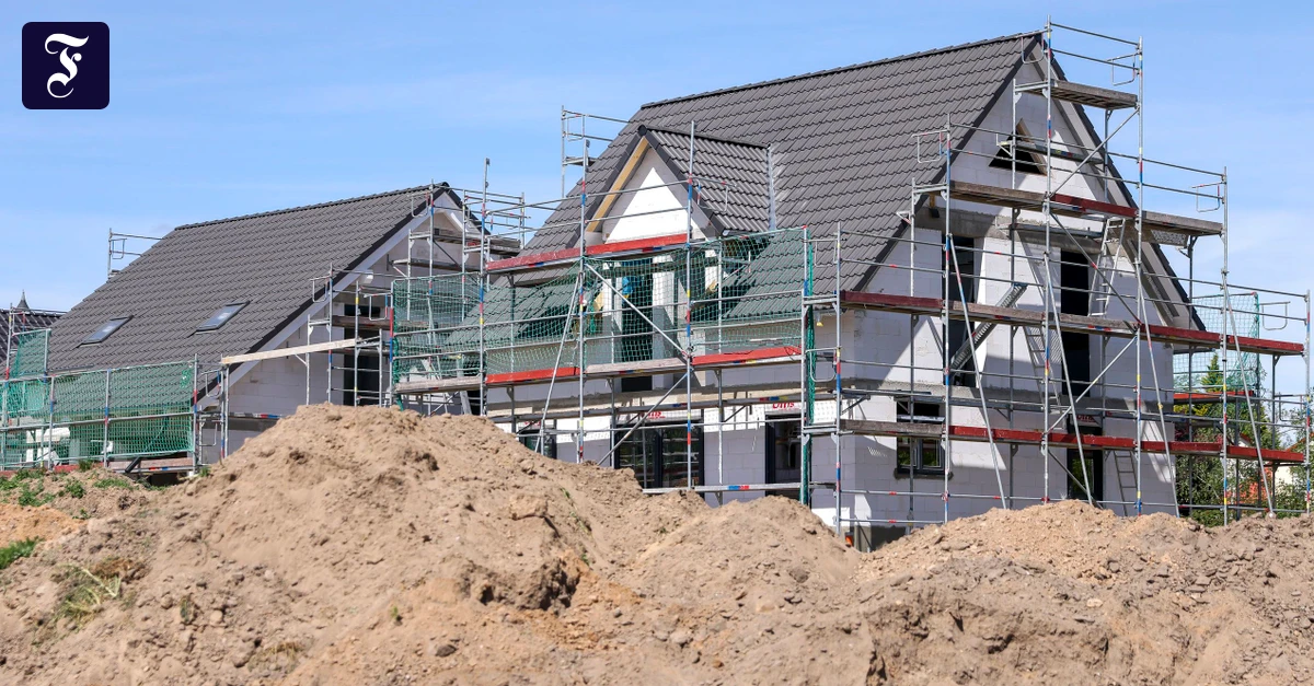 Bauleistungen vereinbaren: Eine sorgfältige Ausschreibung senkt die Baurisiken