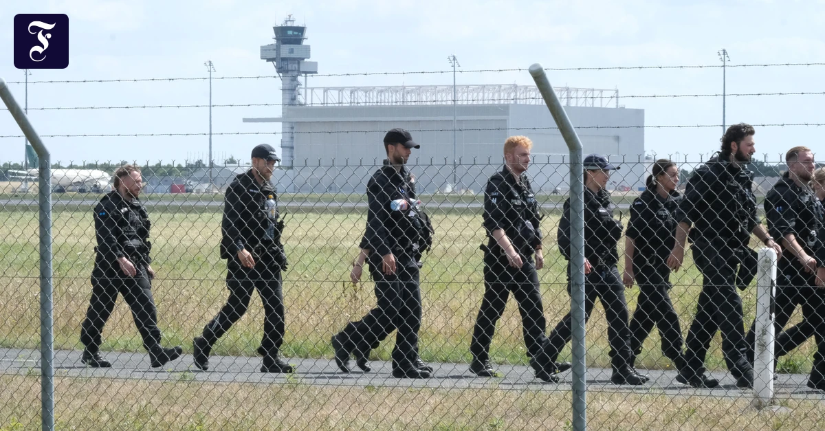 Leipzig Airport: Bus driver kicked drone to the ground