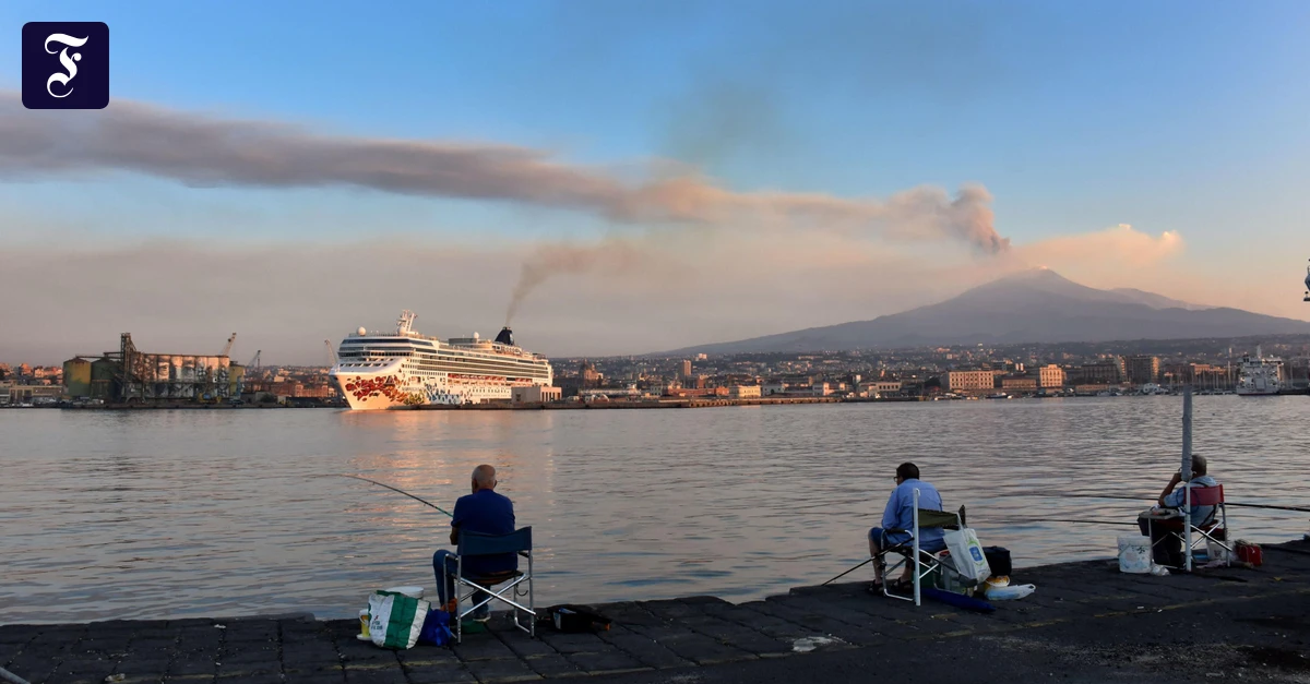 Flugebtrieb gestoppt: Ätna lässt Tausende Urlauber stranden