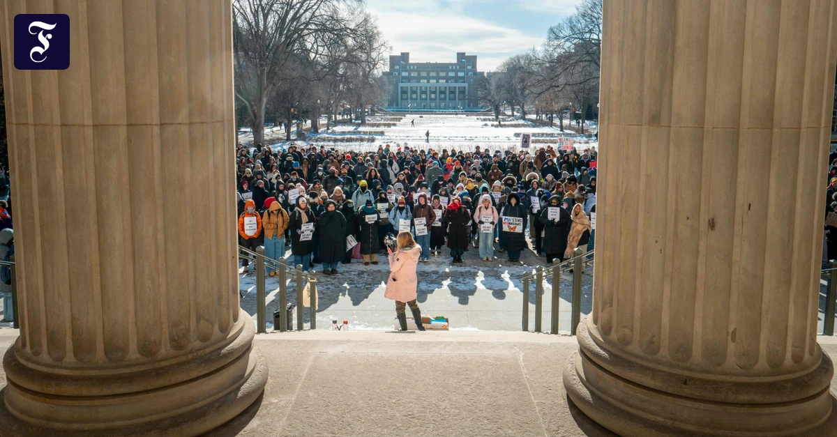ICE-Einsatz-in-Minneapolis-Trump-beugt-sich-der-Stimmung