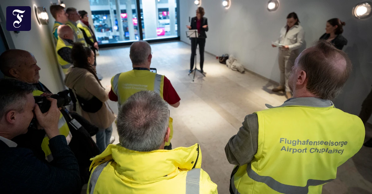 Flughafenseelsorge: Mit gelber Weste und Gottes Segen