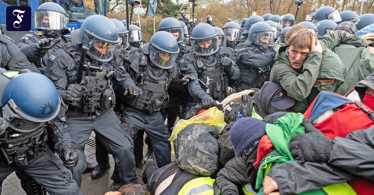 Aktionstag-gegen-AfD-Jugend-Volksfest-hier-Krawalle-dort
