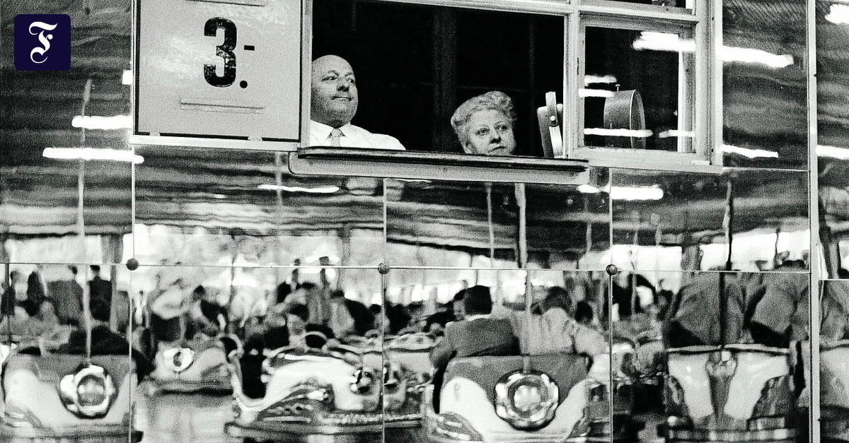 „Königin Esther“ von John Irving: Wer nicht in den Krieg will, muss schwängern oder das Knie opfern