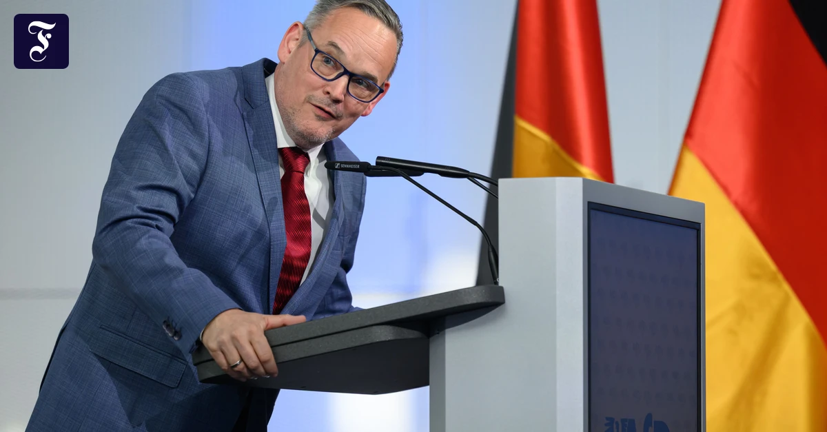 Ausgestreckter Arm: Hat AfD-Politiker Reichardt einen Hitlergruß gezeigt?