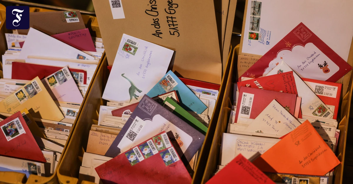 weihnachtspost-90-000-briefe-ans-christkind-in-engelskirchen-eingetroffen