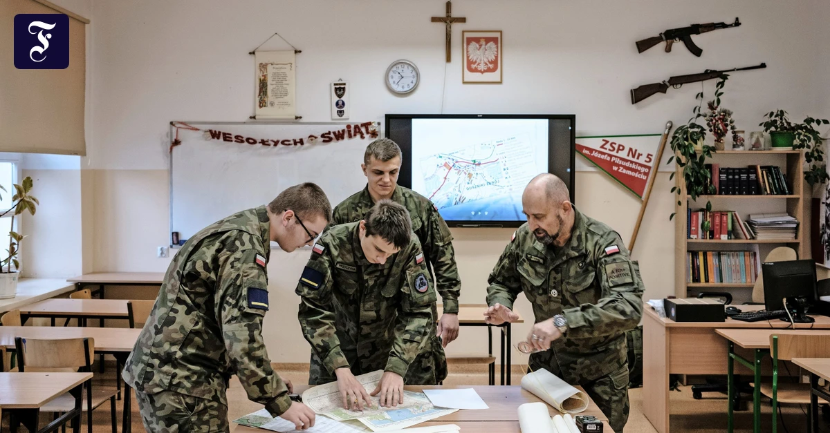 Milit-rklassen-in-Polen-In-Zamo-steht-jetzt-Schie-en-auf-dem-Stundenplan