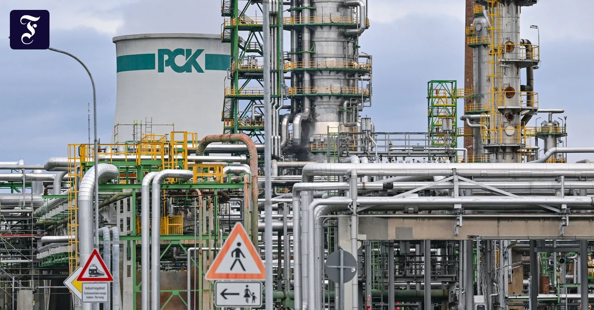 25-Meter-hohe-Font-ne-Gro-e-Mengen-l-aus-Pipeline-Leck-in-Brandenburg-ausgetreten