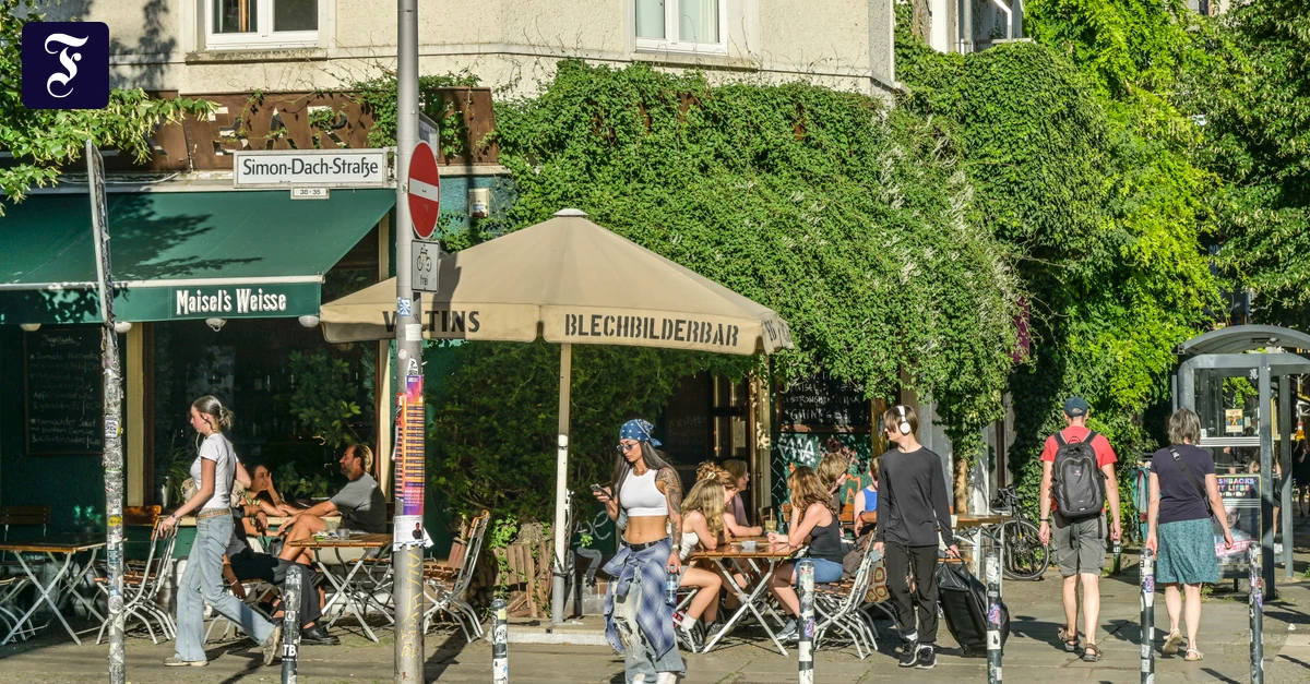 Stadt-Land-Doppelleben-Pingpong-zwischen-Berliner-Trubel-und-Eifel-Idylle