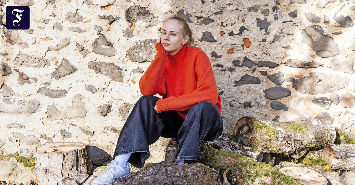 Poetry-Artist-Clara-L-sel-Fans-lassen-sich-ihre-Verse-t-towieren