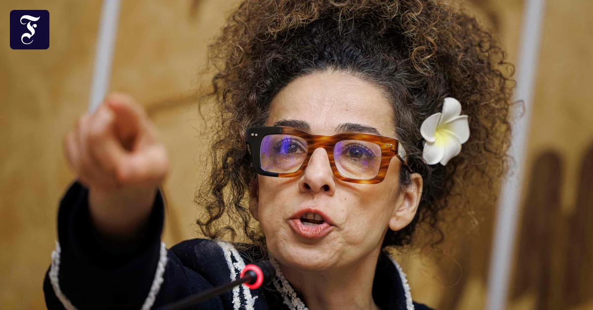 Plaketten, Medaillen, Urkunden: Frankfurt ist bei der Verleihung von Auszeichnungen großzügig