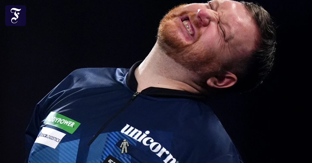 Eklat in London: Darts-Spieler mit blutiger Hand erklärt seinen Ausraster