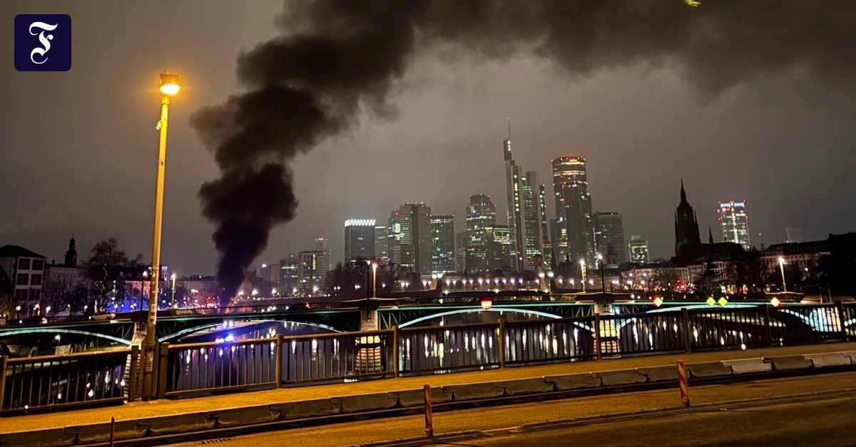 Verein-spricht-von-Anschlag-Mannschaftsbus-des-Halleschen-Fu-ballclubs-ausgebrannt