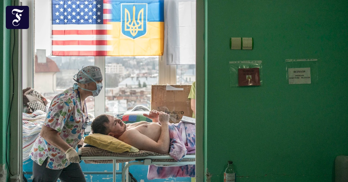 Wie in der Ukraine entstellten Verwundeten geholfen wird