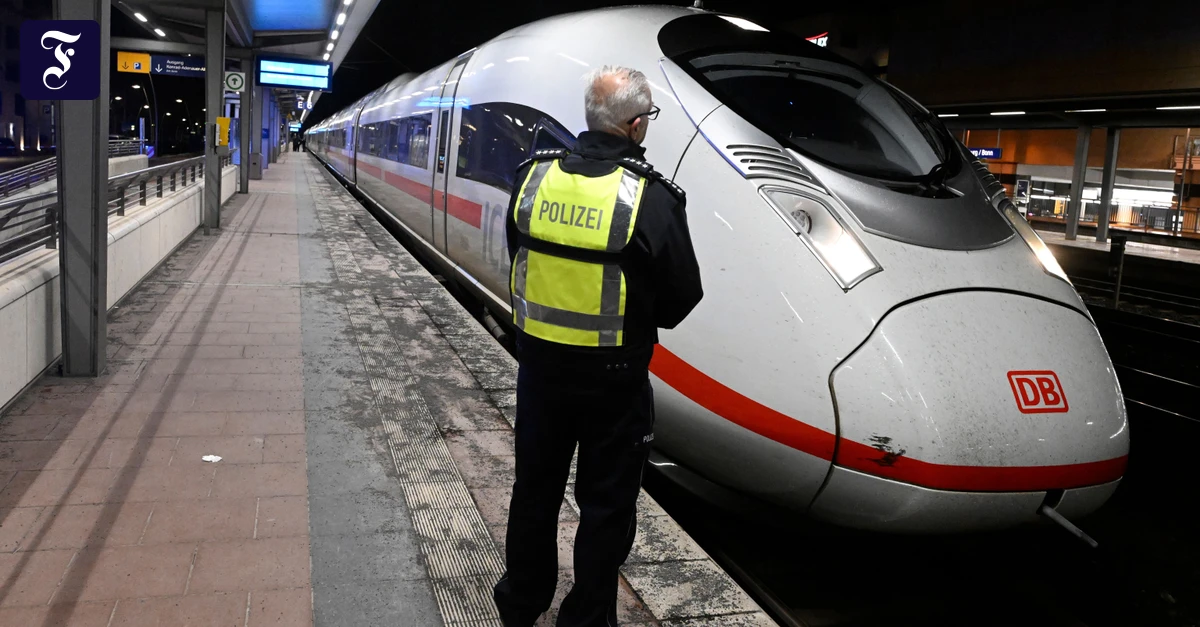 Zwölf Verletzte: Mann droht in ICE mit Anschlag und zündet Böller
