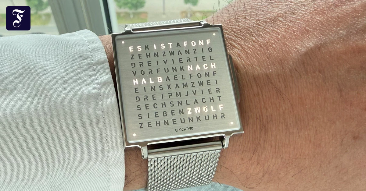 Tragetest-Qlocktwo-W-Quadratuhr-des-Kreises