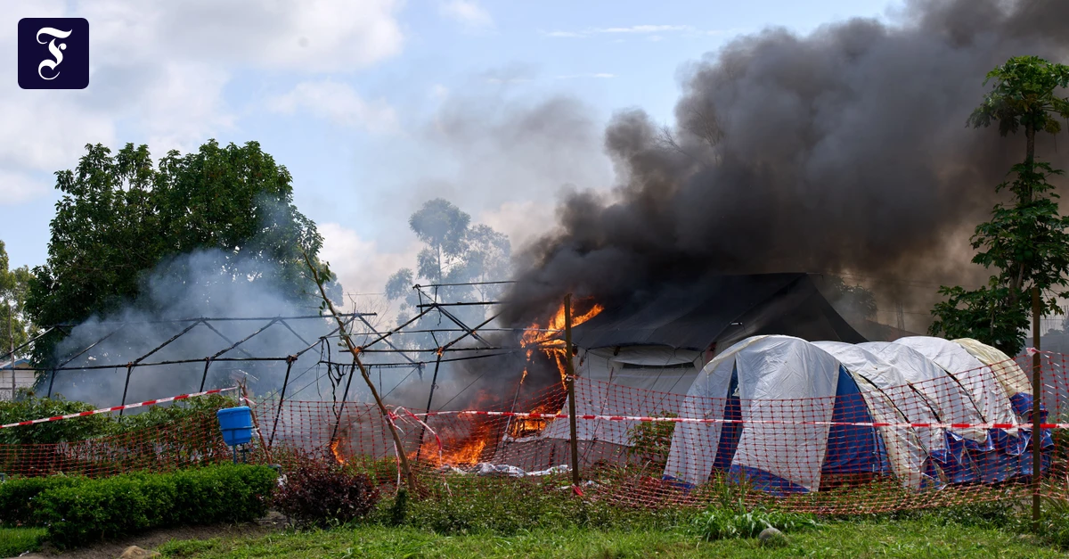 In Congo, demonstrators set fire to Ebola treatment tents