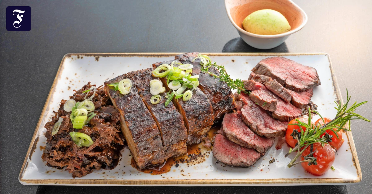 Geschmacksache-Pulled-Pork-aus-dem-Smoker-und-Steaks-vom-Grill