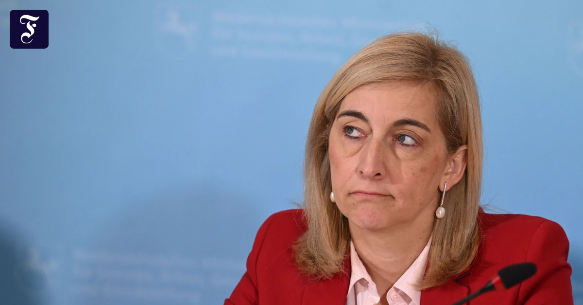 REform der Sozialversicherung: Warken: Private Pflegevorsorge steuerlich stärker fördern