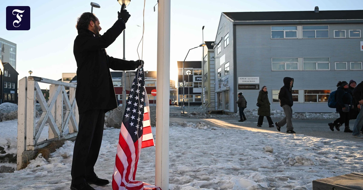 Maxi Schafroth: „Nicht lustig“: Deutscher Satiriker löst in Grönland mit US-Fahne Empörung aus