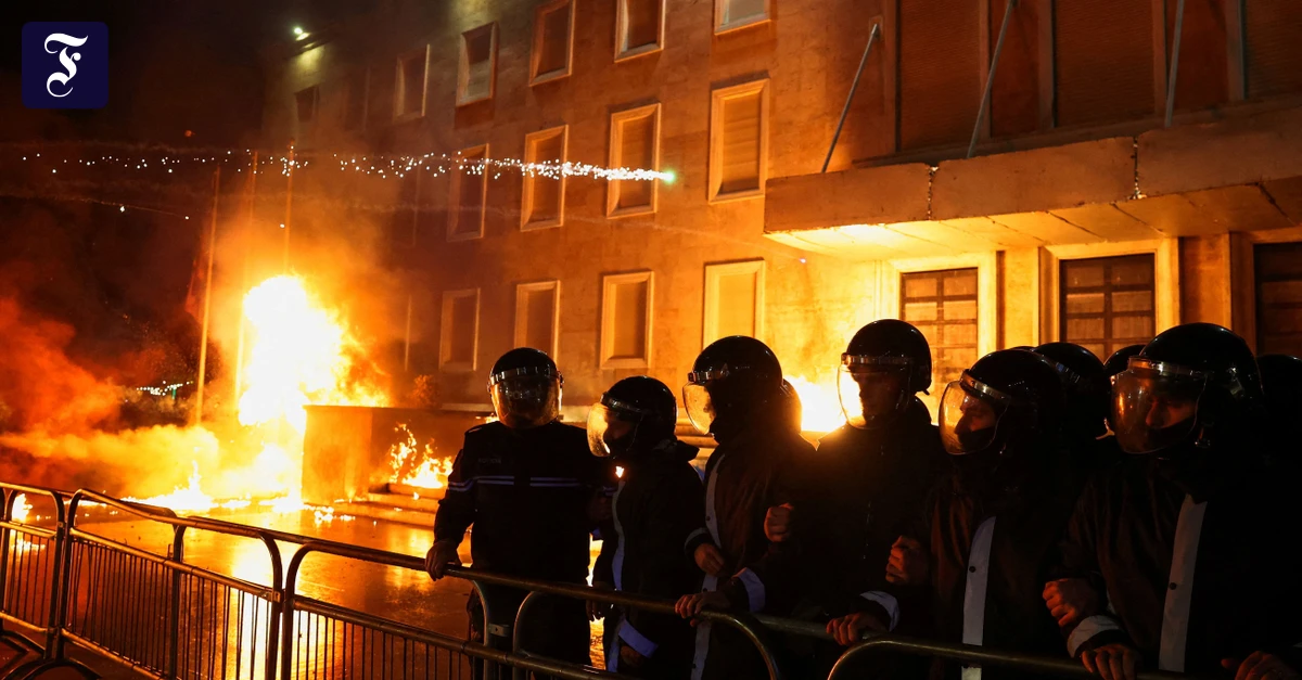 Demos-gegen-Premier-Rama-Ausschreitungen-bei-regierungskritischen-Protesten-in-Albanien
