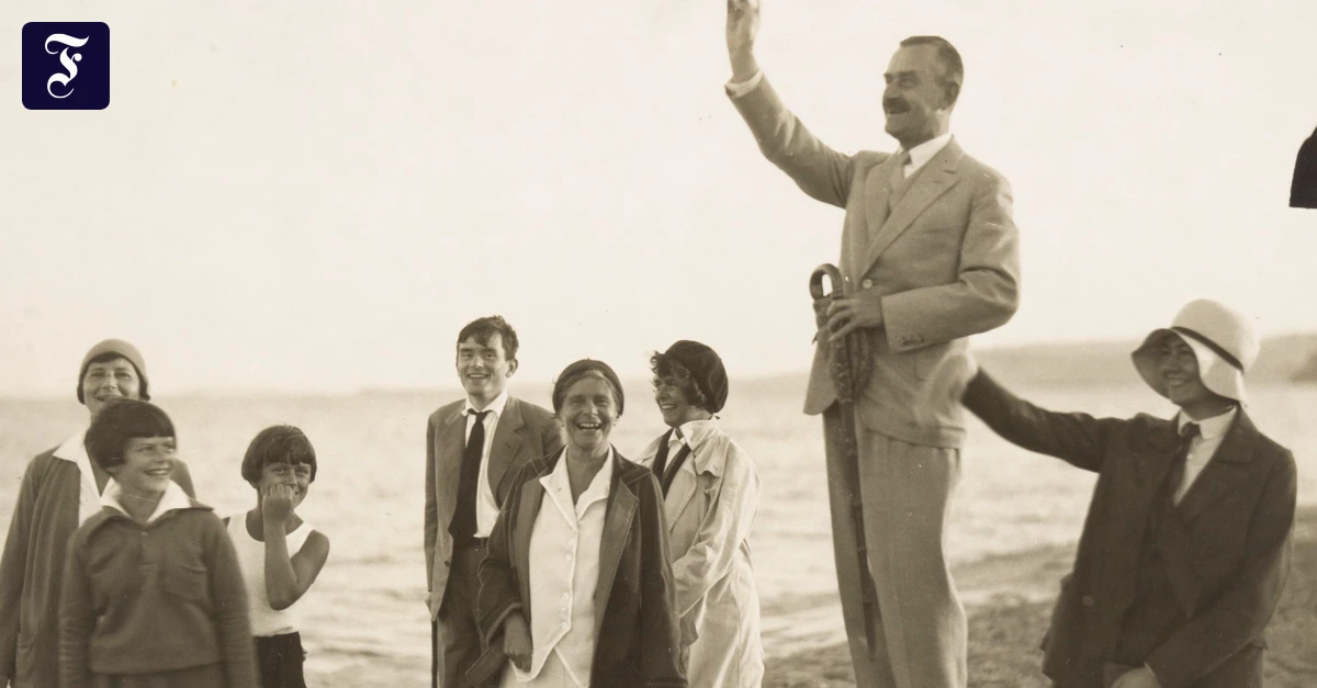 Những ngày hạnh phúc trước khi lưu vong: Thomas Mann cùng Katia và các con vào tháng 9 năm 1930 tại Kurische Nehrung (Ảnh: FAZ.NET)