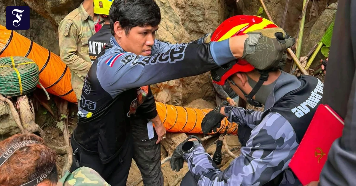 Seven gold prospectors trapped in flooded cave
