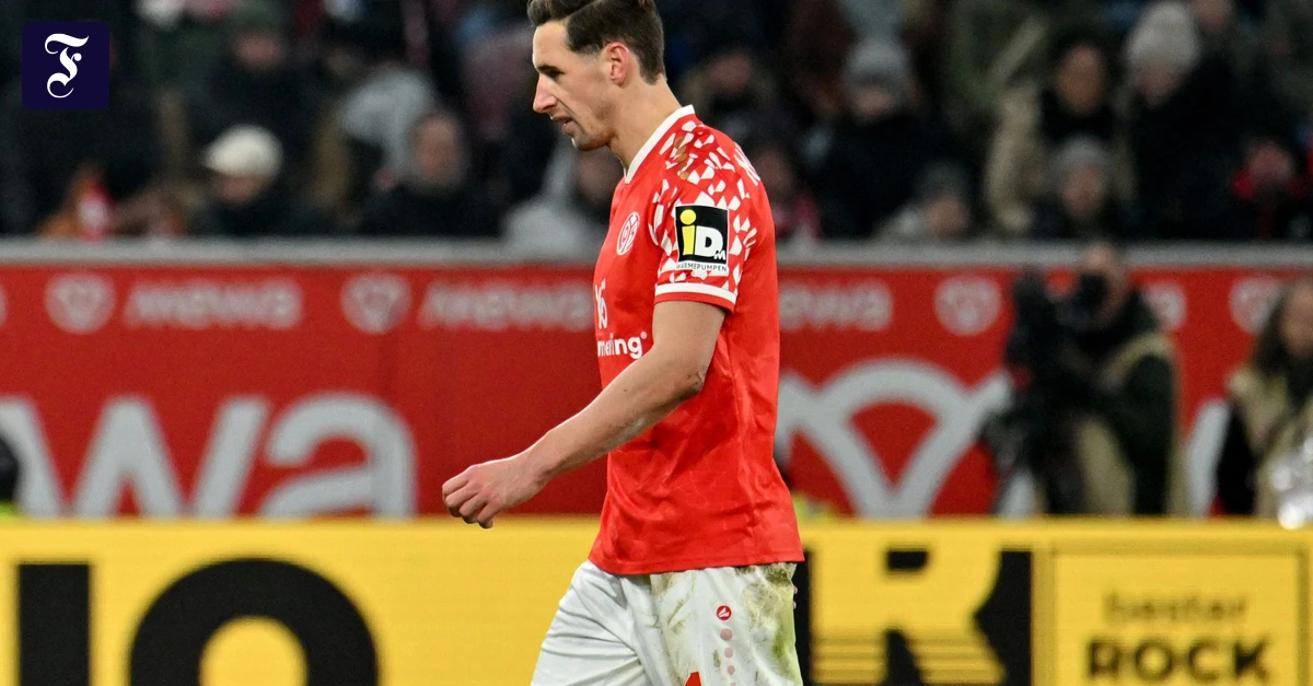 Rots-nder-Dominik-Kohr-Das-Trampeltier-auf-dem-Platz