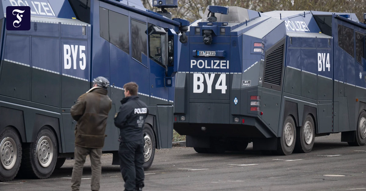 Liveticker-Hessen-Frankfurt-AfD-Gegner-treffen-zu-Demos-in-Gie-en-ein