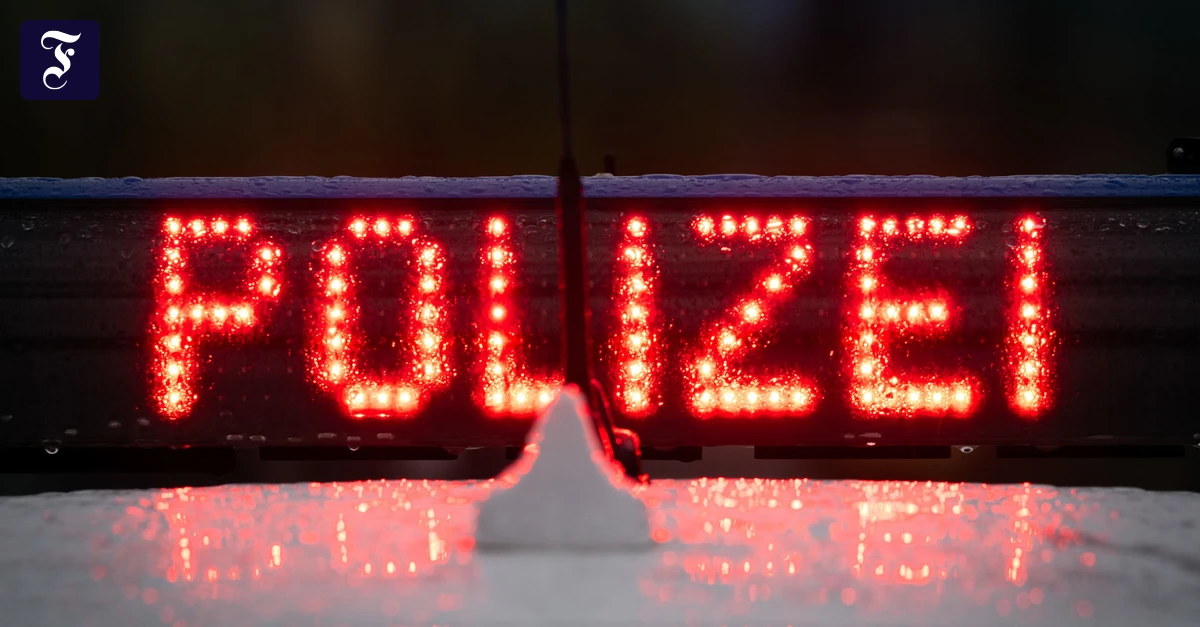 Querstehende-Lastwagen-Hunderte-Autofahrer-stehen-die-ganze-Nacht-auf-A5-im-Stau