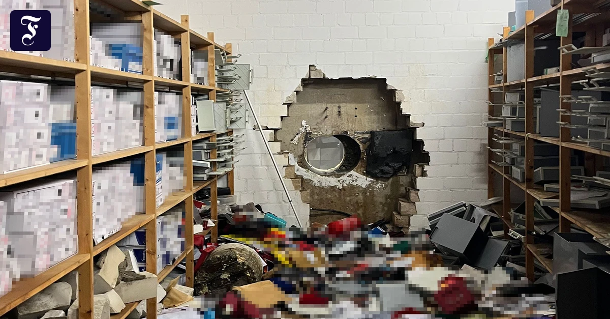 In-Gelsenkirchen-Bank-Einbrecher-kamen-durch-manipulierte-T-r