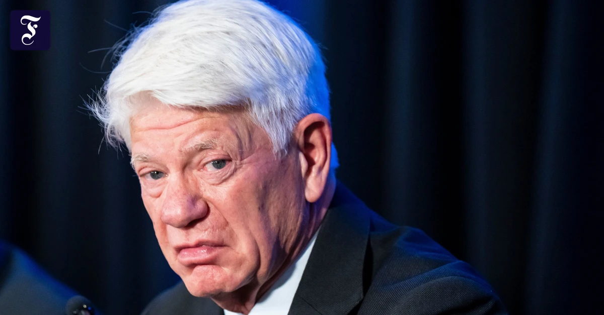 Franz Reindl elected IIHF president after tight runoff in Tenerife